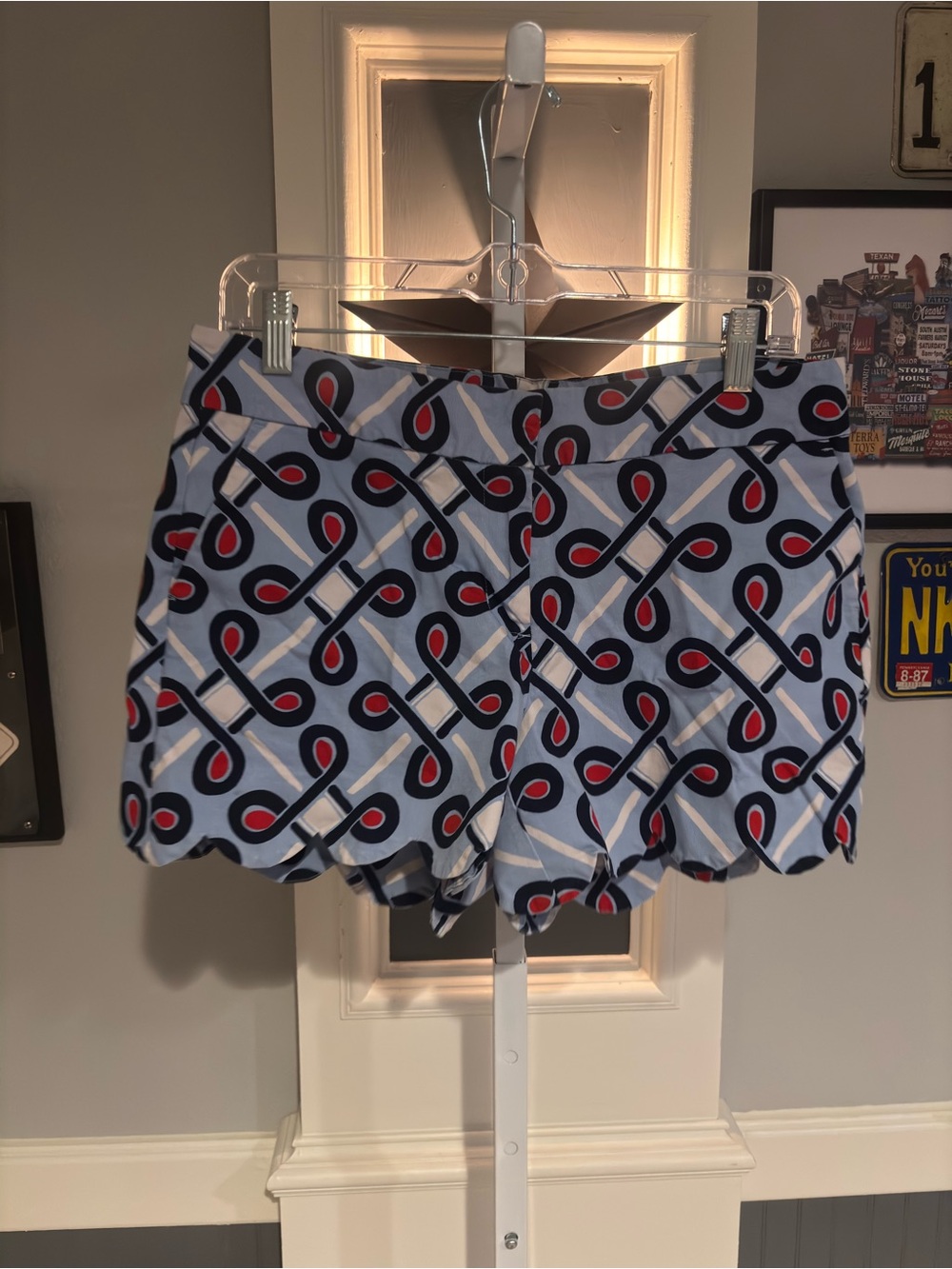 Crown and Ivy Scalloped Shorts Size 10
